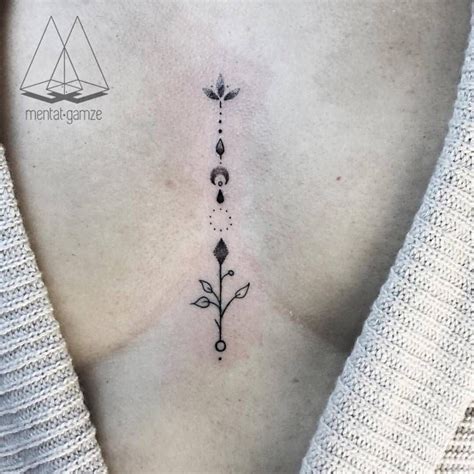 tatuajes entre los senos|Tatuajes entre los ceno